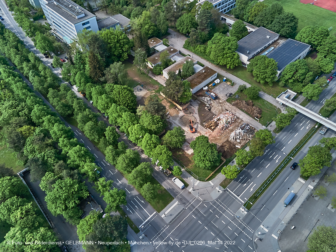 14.05.2022 - Luftbilder von der Baustelle Haus für Kinder in Neuperlach